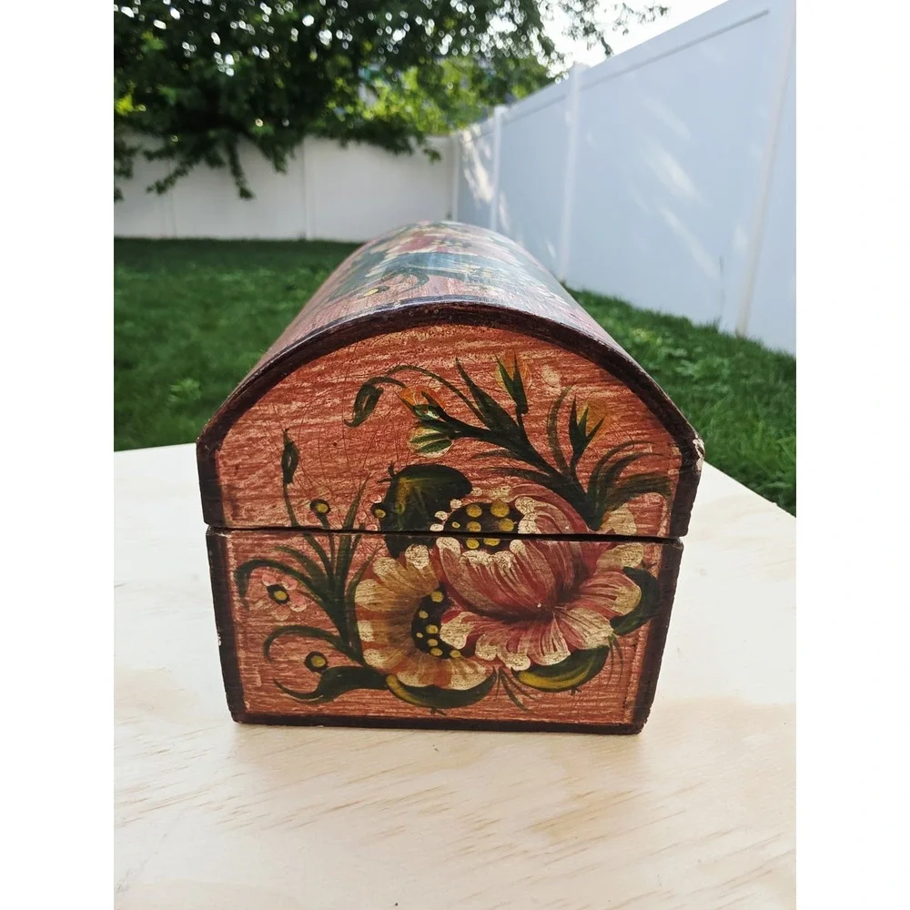 Vintage Hand Painted Wooden Floral Folk Art Box Jewelry Chest 5.5